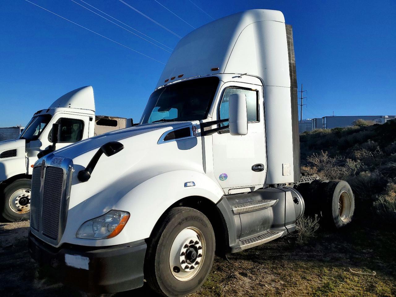 2017 Kenworth T680 Semi Truck