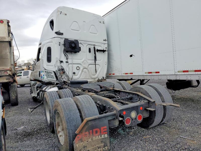 2019 Freightliner Cascadia 126 Semi Truck