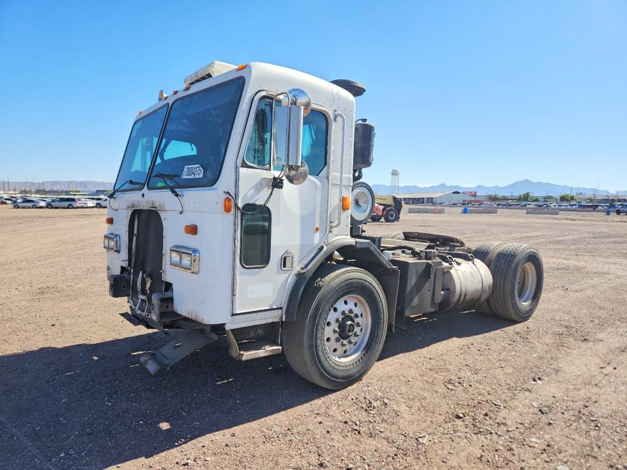 2006 Peterbilt Tractor 2006 Peterbilt 320 Semi Truck
