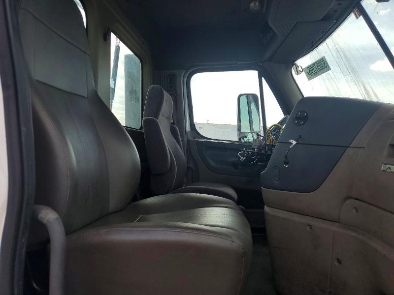 2015 Freightliner Cascadia Semi Truck