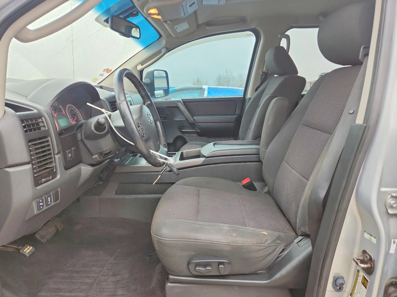 2011 Nissan Titan SV