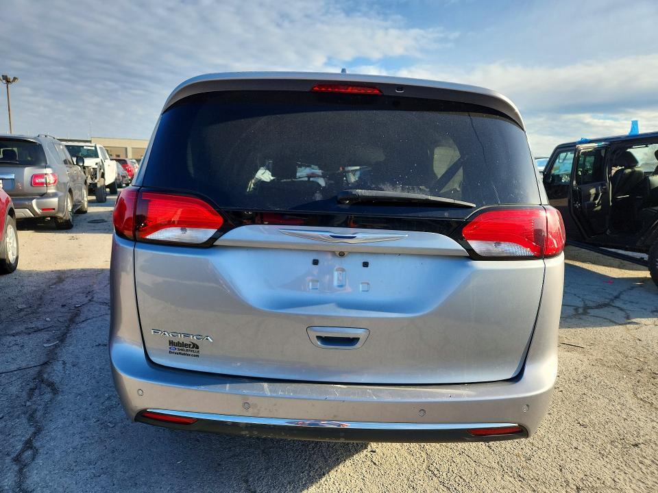 2017 Chrysler Pacifica Touring l