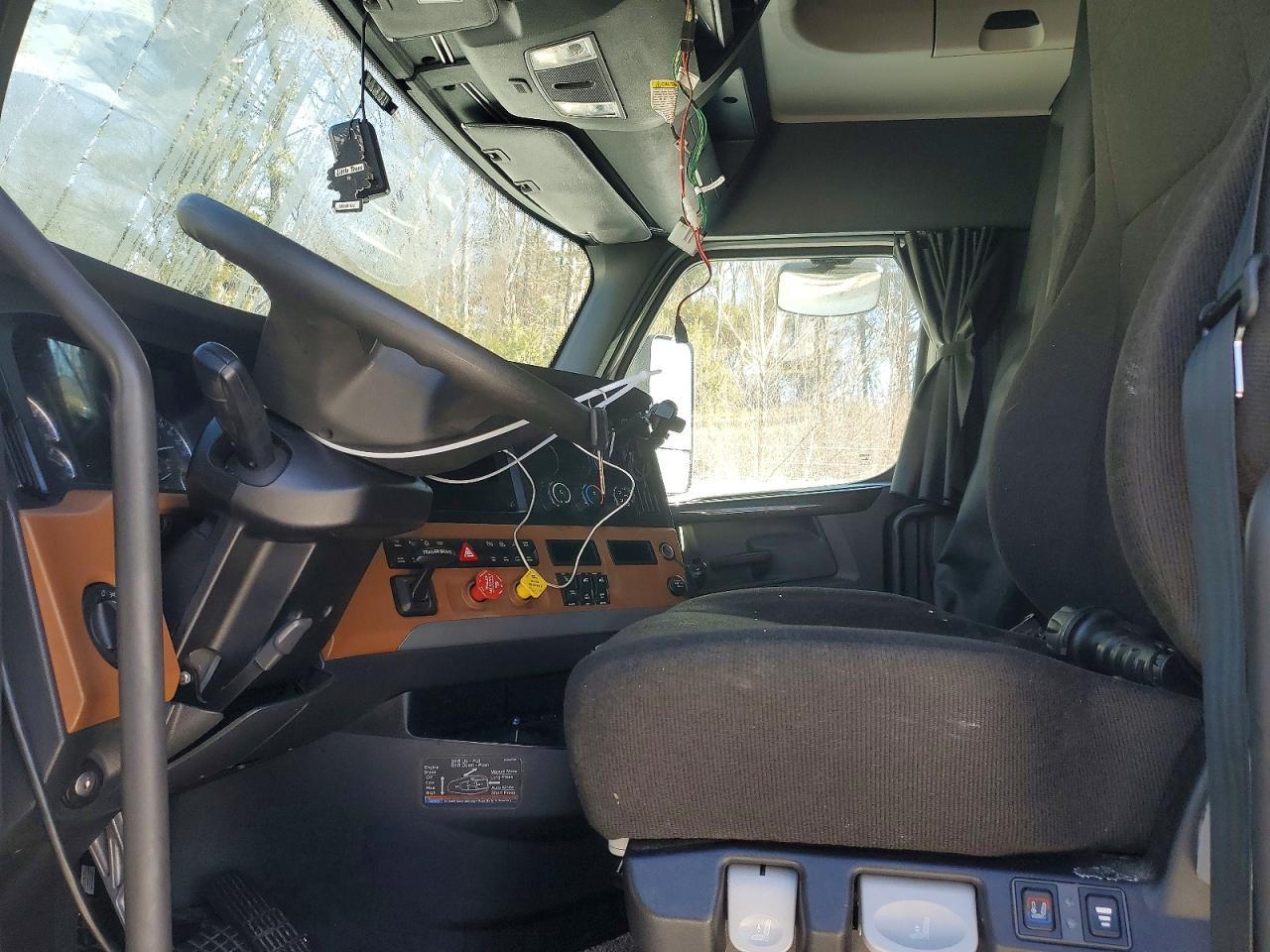 2019 Freigliner 2019 Freightliner Business Class M2 Semi Truck