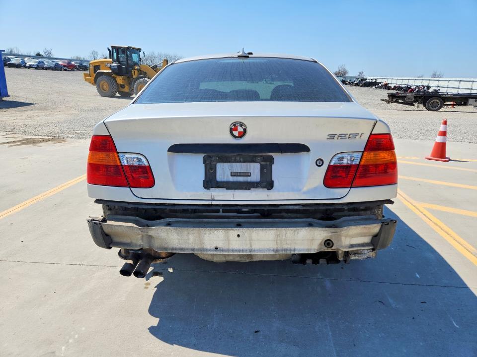 2004 BMW 325 i
