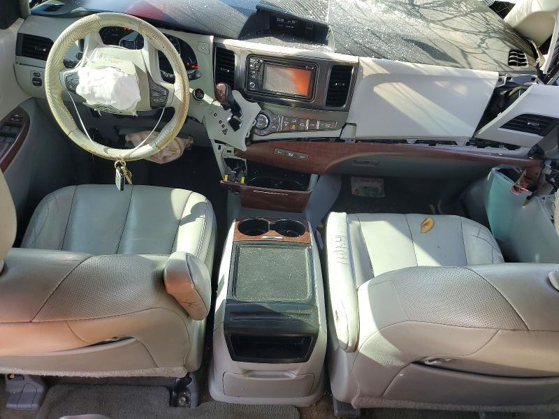 2014 Toyota Sienna xle 8-passenger