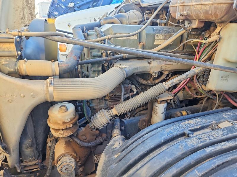 2001 Freightliner CST120 Semi Truck