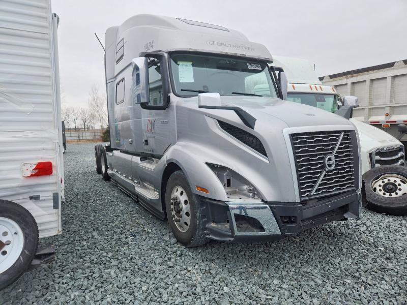2021 Volvo VNL Semi Truck