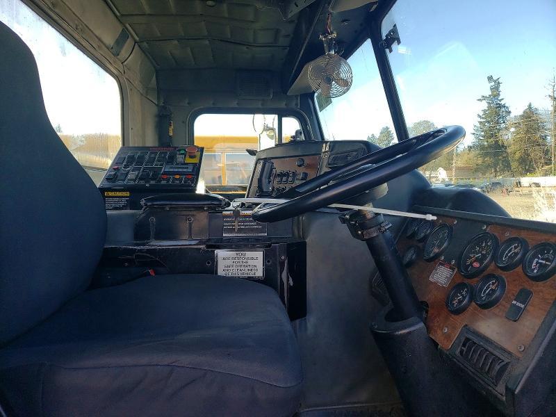2009 Peterbilt 320 Refuse Truck
