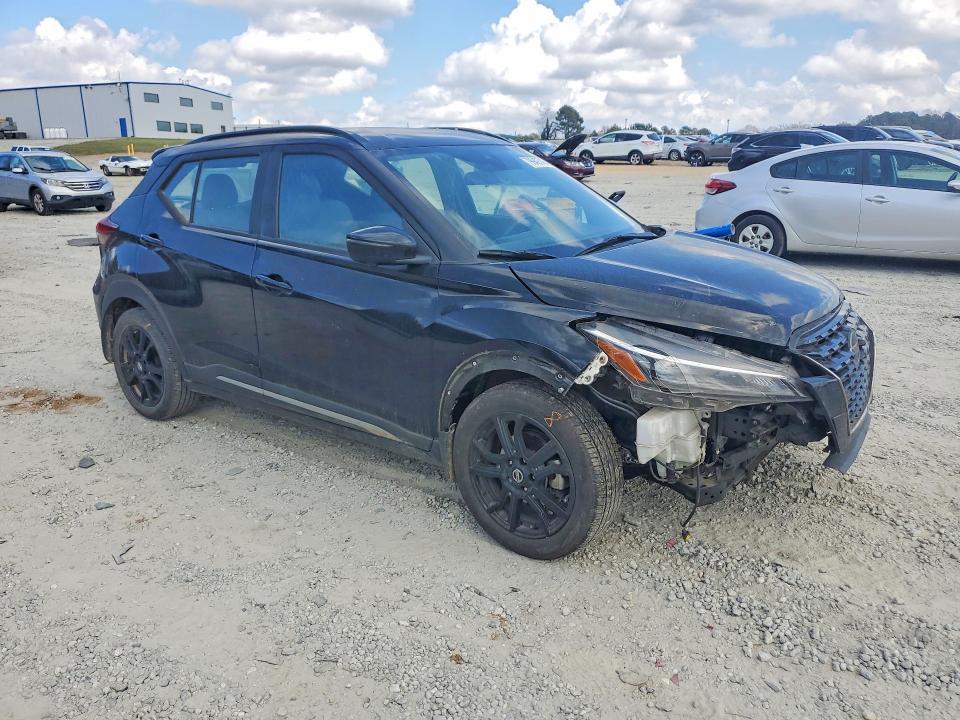 2021 Nissan Kicks sr