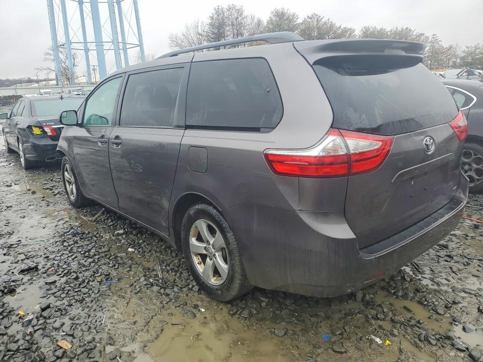 2017 Toyota Sienna le 8-passenger