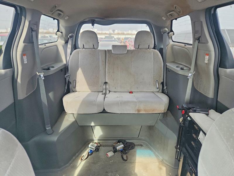 2015 Toyota Sienna le 8-passenger