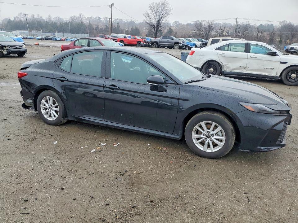 2025 Toyota Camry le