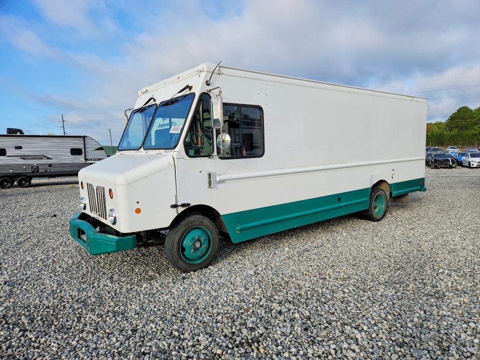 2015 Freightliner MT45 G Delivery Truck