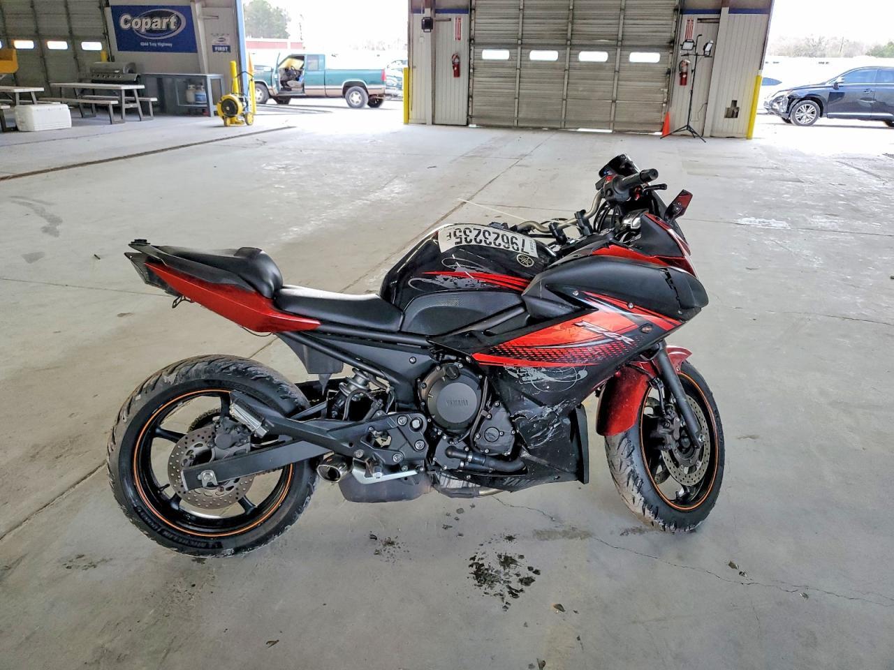 2011 Yamaha FZ6 R