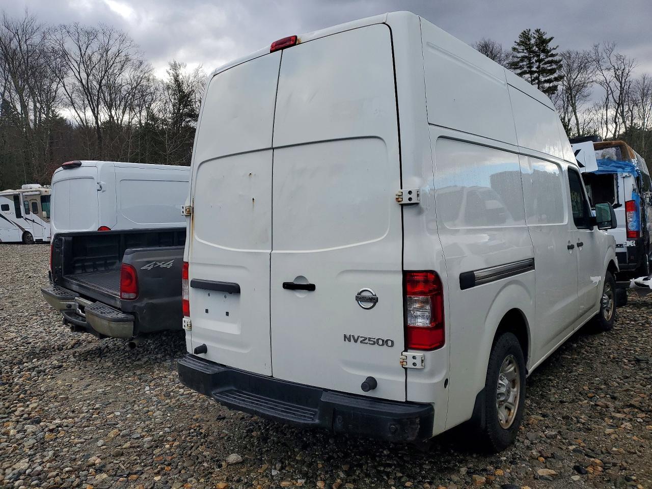 2018 Niss NV 2500 S
