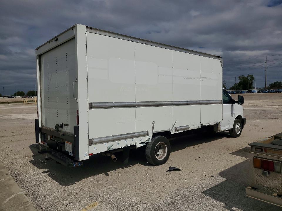 2022 GMC Savana BOX Truck