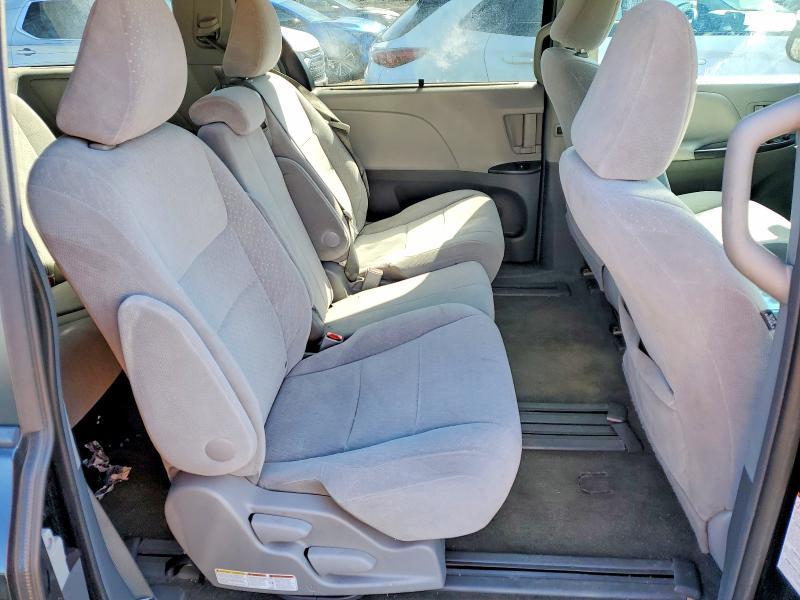 2017 Toyota Sienna le 8-passenger