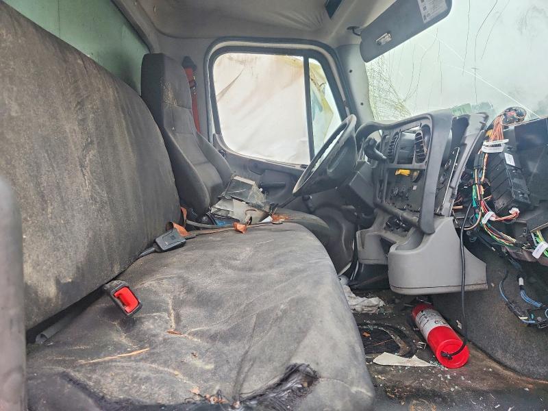 2020 Freigliner 2020 Freightliner Business Class M2 BOX Truck