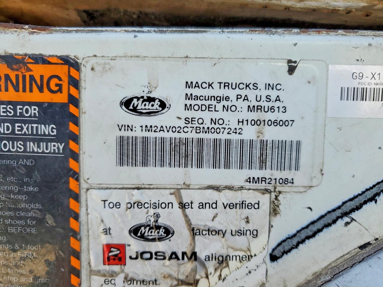 2011 Mack MRU613 Refuse Truck