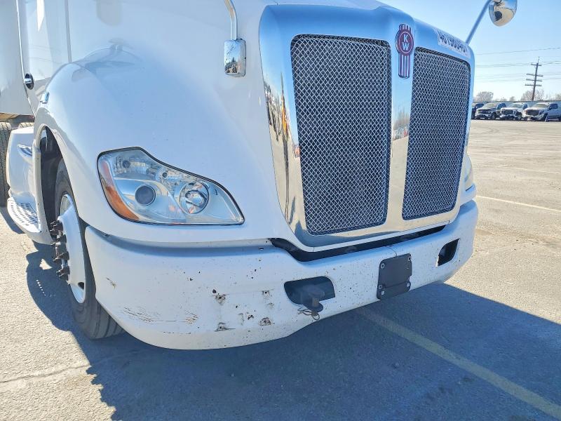 2014 Kenworth T680 Semi Truck