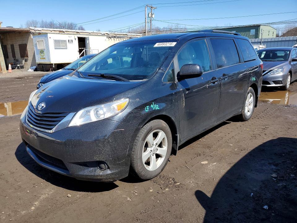 2017 Toyota Sienna le 8-passenger