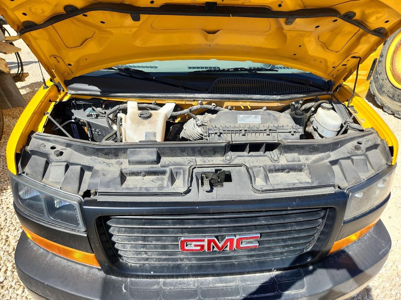 2022 GMC Savana BOX Truck