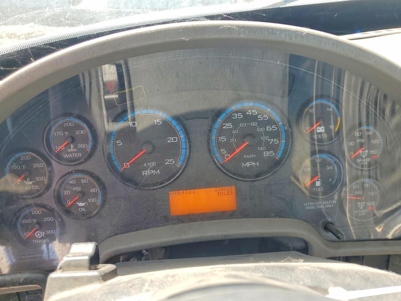 2013 International 8600 Semi Truck
