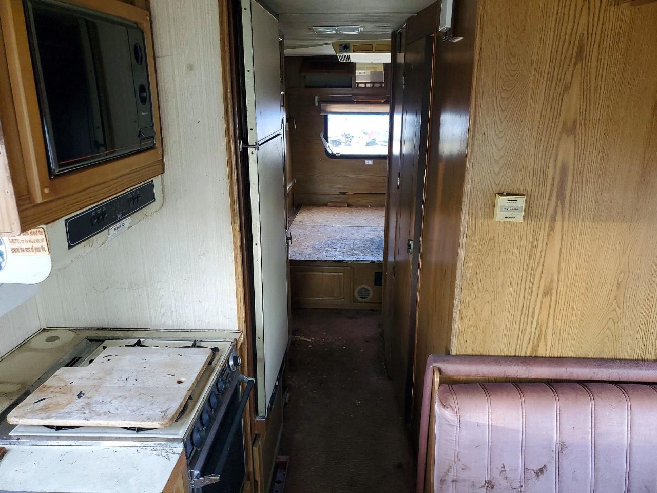 1987 Georgetown 1986 John Deere RV