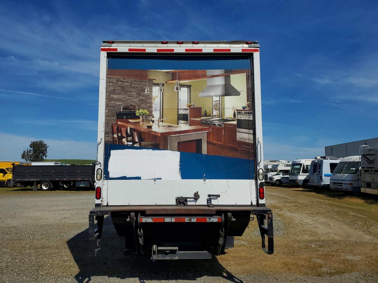 2014 Freightliner Business Class M2 box Truck