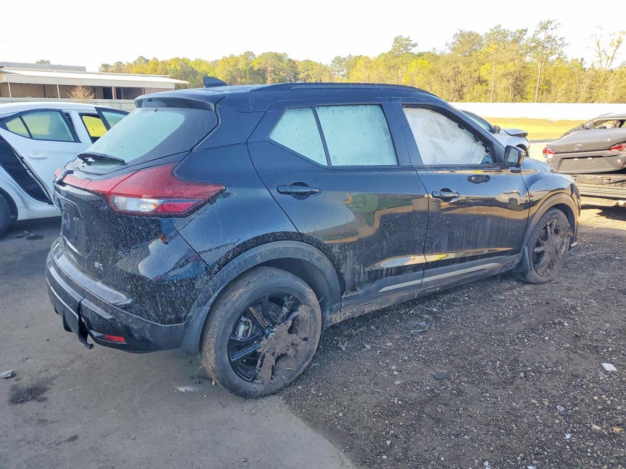 2024 Nissan Kicks sr