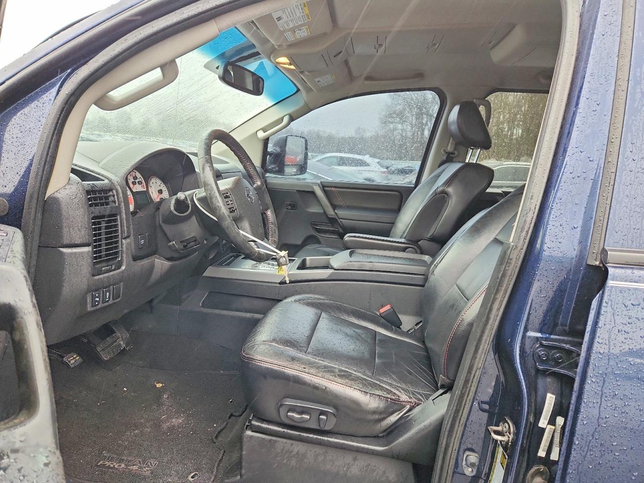 2012 Nissan Titan SV