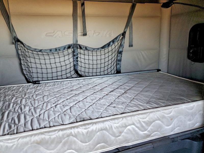 2020 Freightliner Cascadia 126