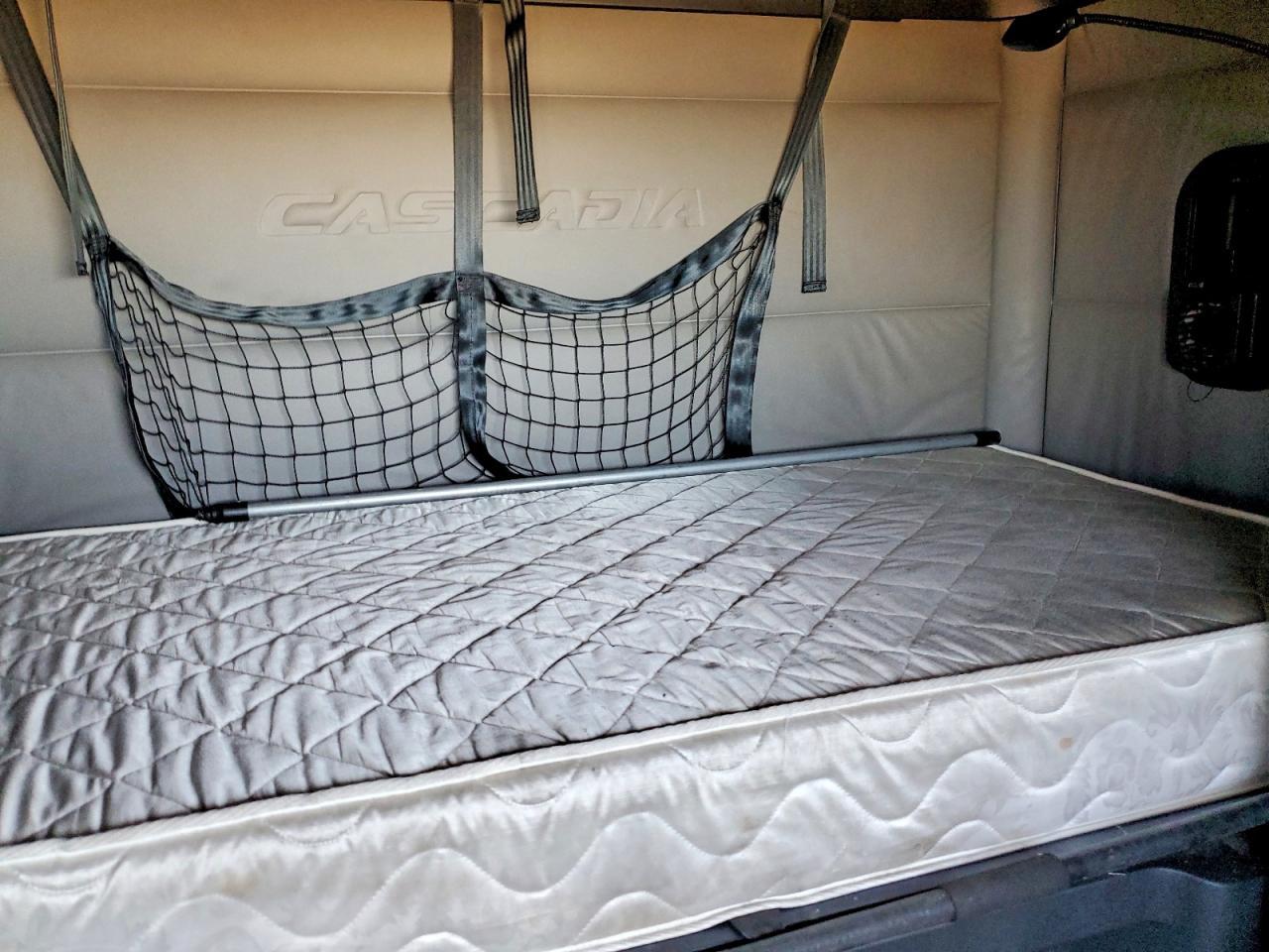 2020 Freightliner Cascadia 126