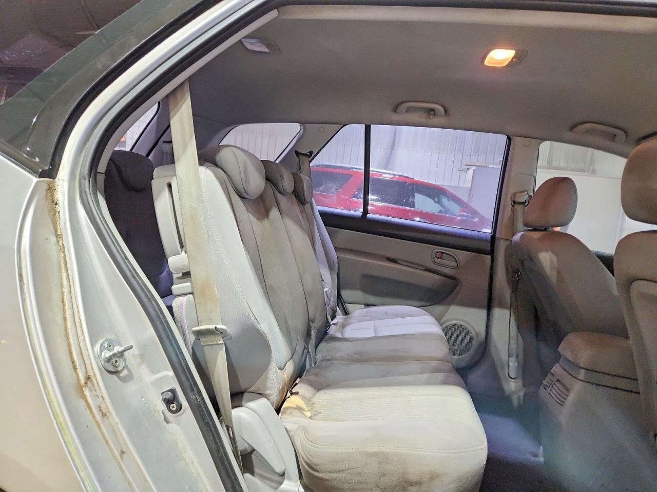 2009 KIA Rondo Base