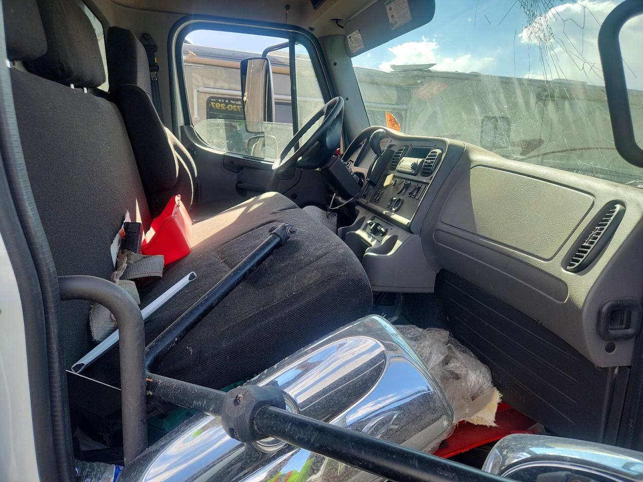 2022 Freigliner 2022 Freightliner Business Class M2 BOX Truck
