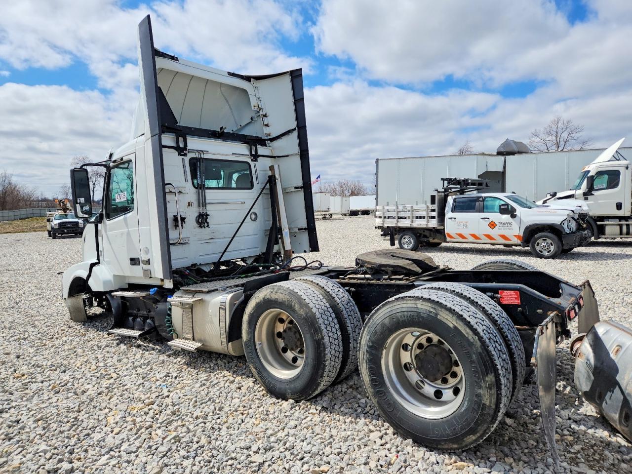 2018 Volv O VNL Semi Truck