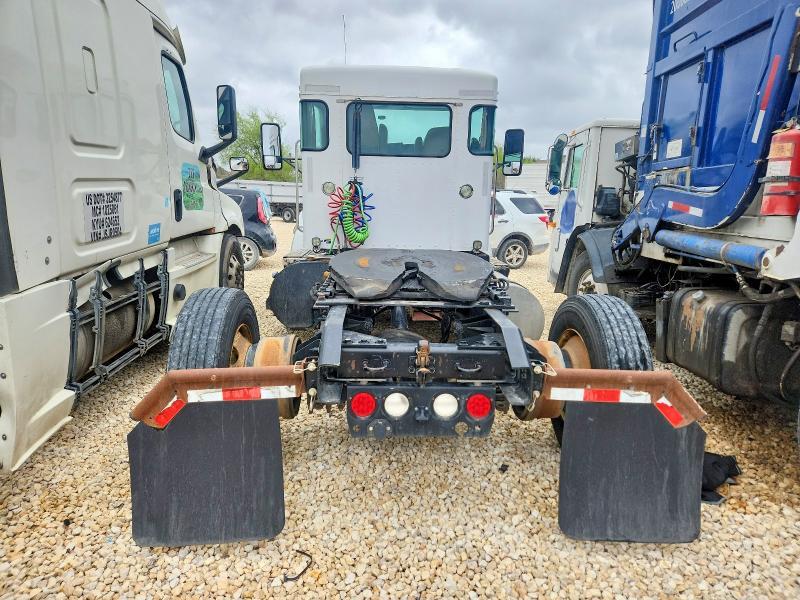 2015 Kenworth T300 Semi Truck