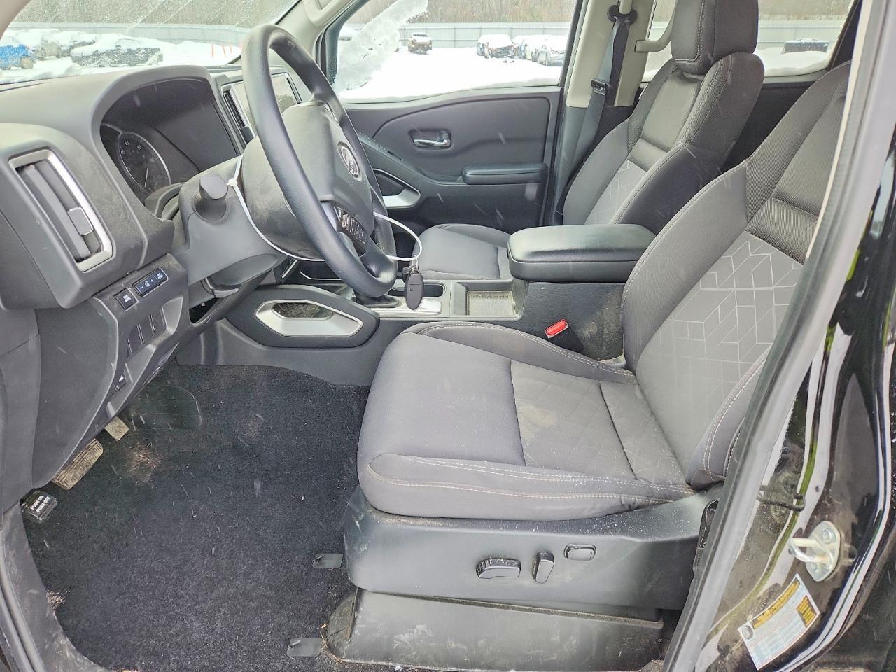 2025 Nissan Frontier sv