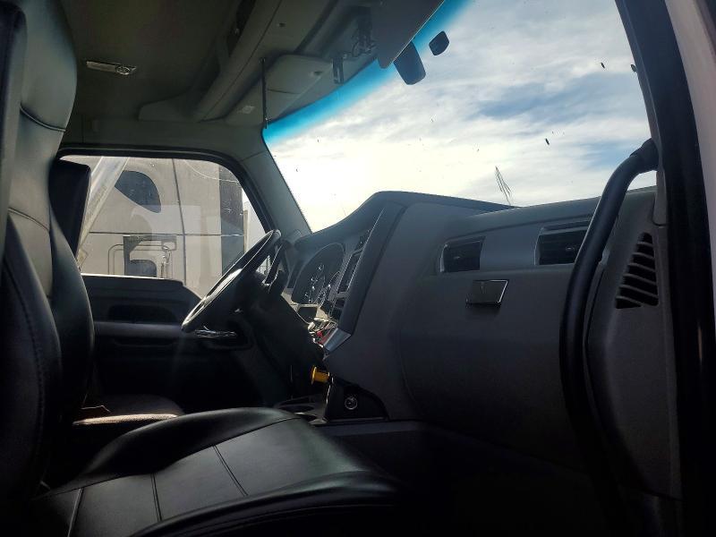 2020 Kenworth T680 Semi Truck