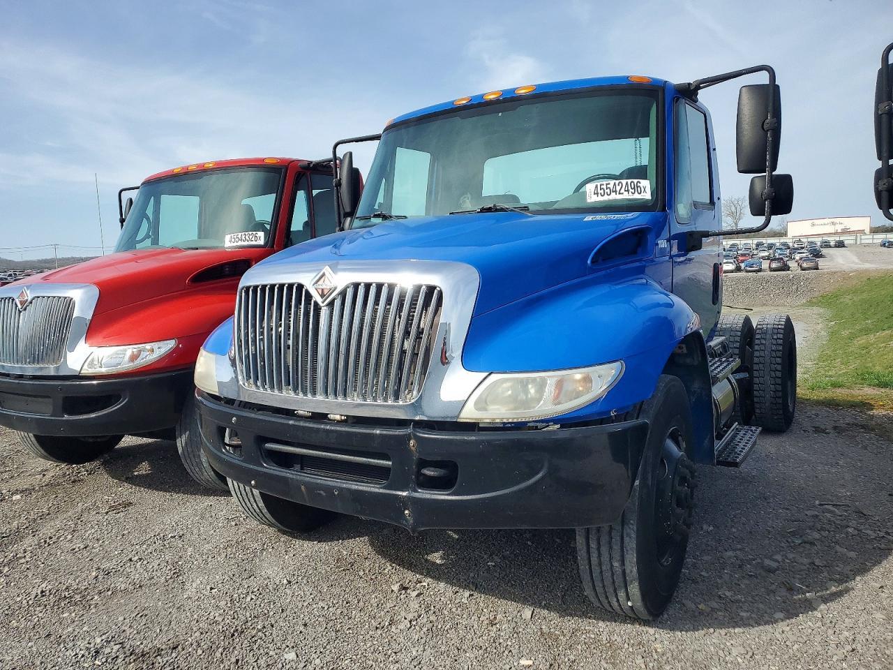 2003 International 4300 Semi Truck