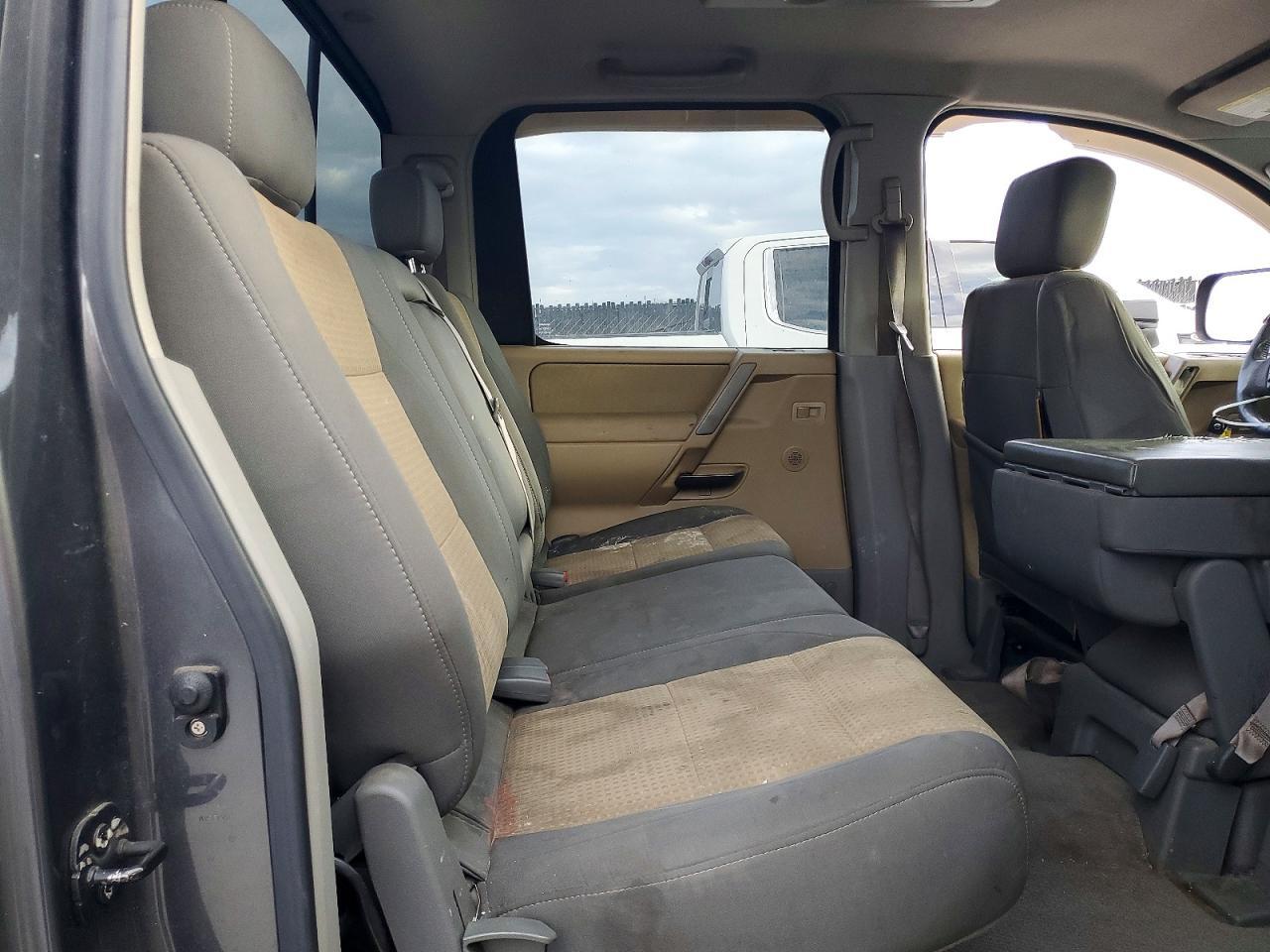 2004 Nissan Titan XE
