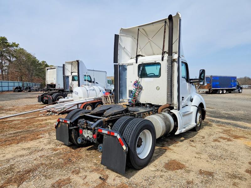 2014 Kenworth T680 Semi Truck