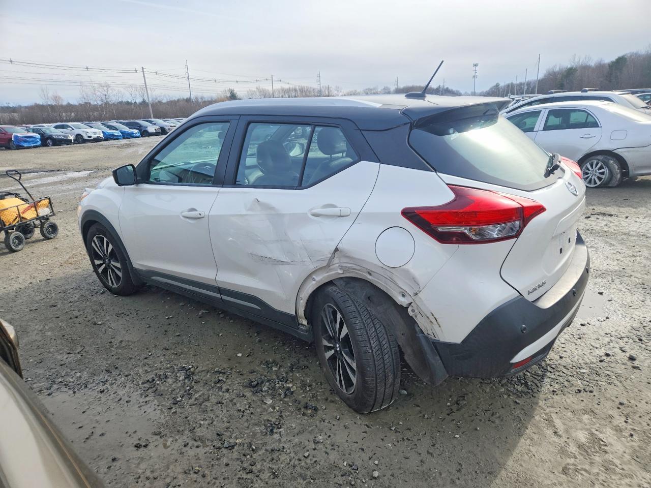 2020 Nissan Kicks sr