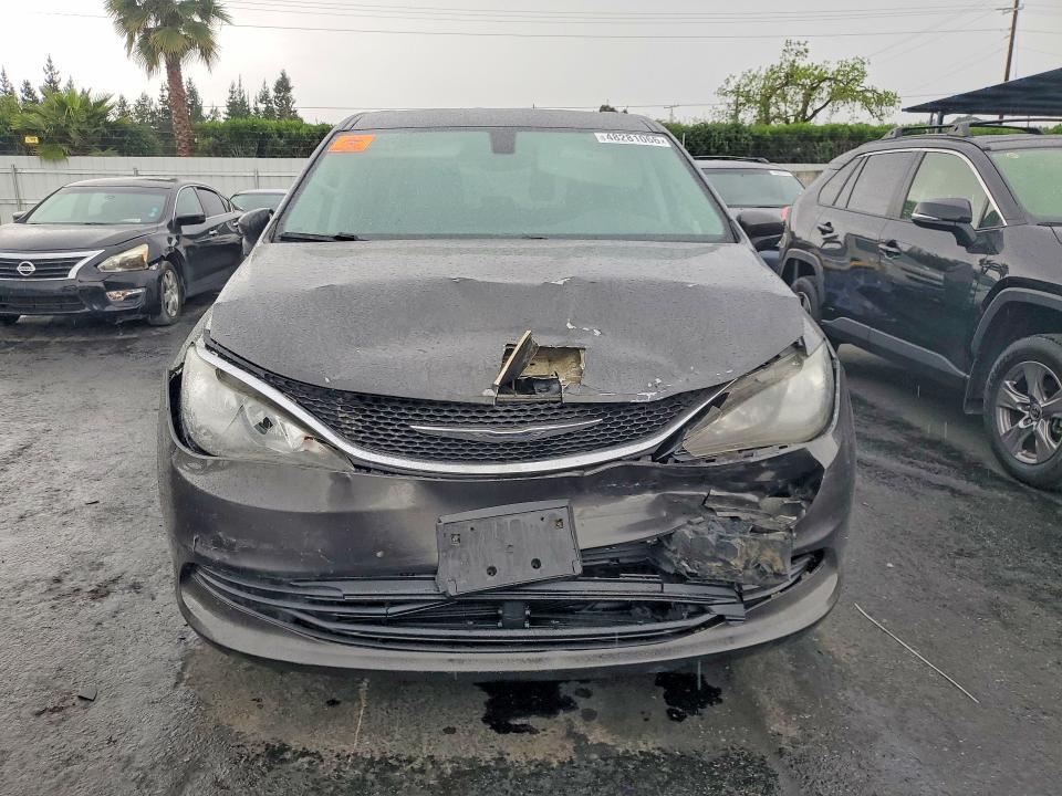 2017 Chrysler Pacifica lx