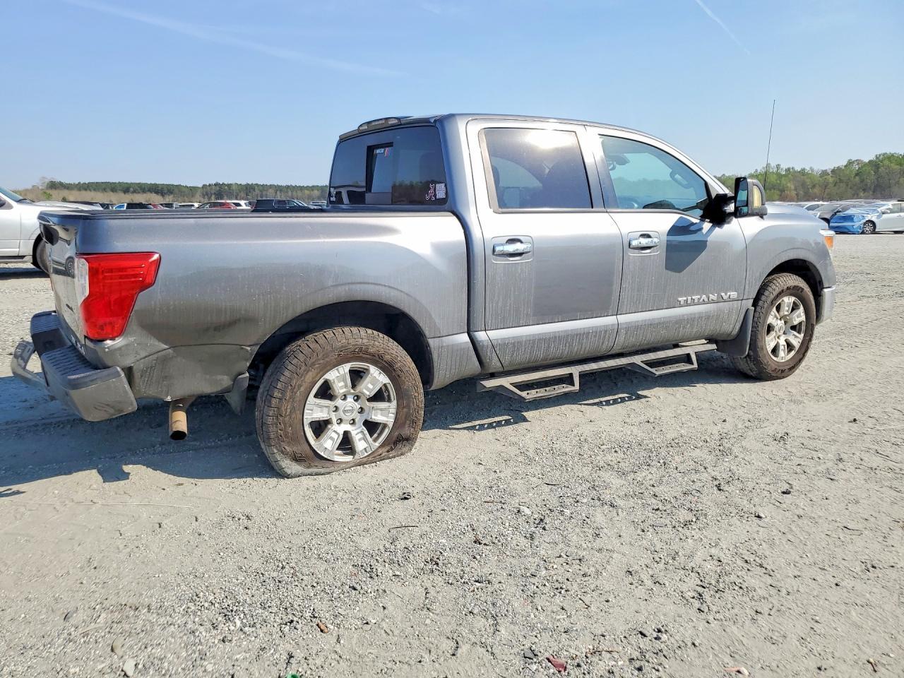 2018 Nissan Titan SV
