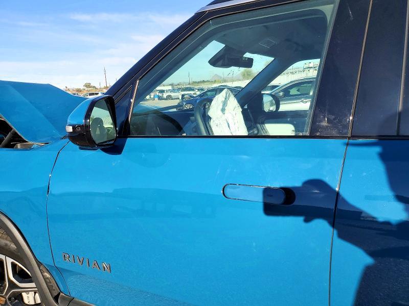 2025 Rivian R1S Adventure