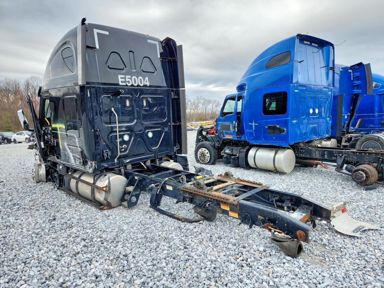 2023 Freightliner Cascadia 1-Semi Truck