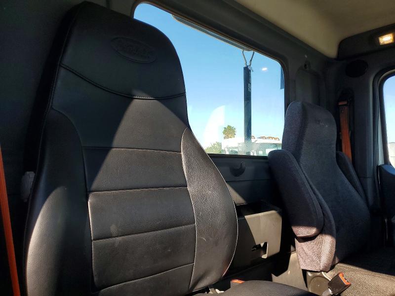 2017 Peterbilt 579