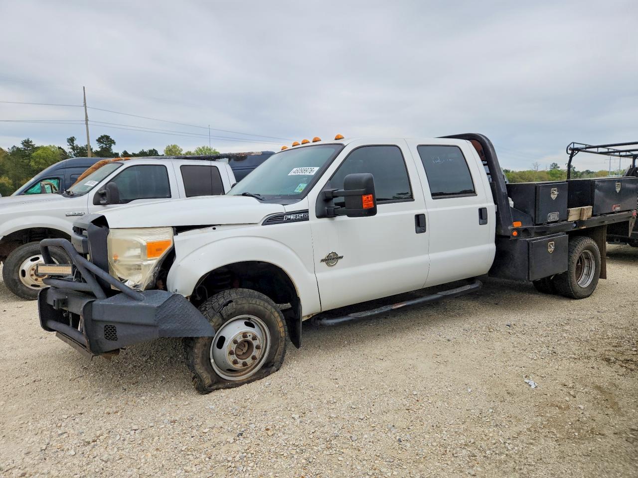 2015 Ford F350 Super Duty Flatbed Truck