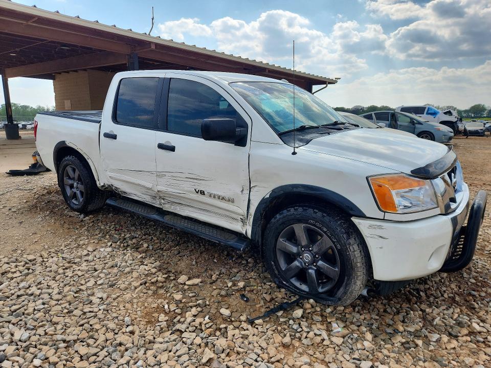 2015 Nissan Titan sv